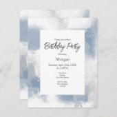 ソフトブルーグレーとホワイトの抽象芸術ブラシストローク 招待状 (正面/裏面)