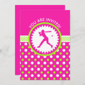 ソフトボパーソナライズされたールピンク – 緑のポルカドット 招待状 (正面/裏面)