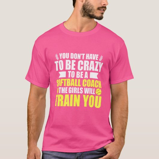 ソフトボールのコーチ私を怖がらせる女の子コーチ Tシャツ (正面)
