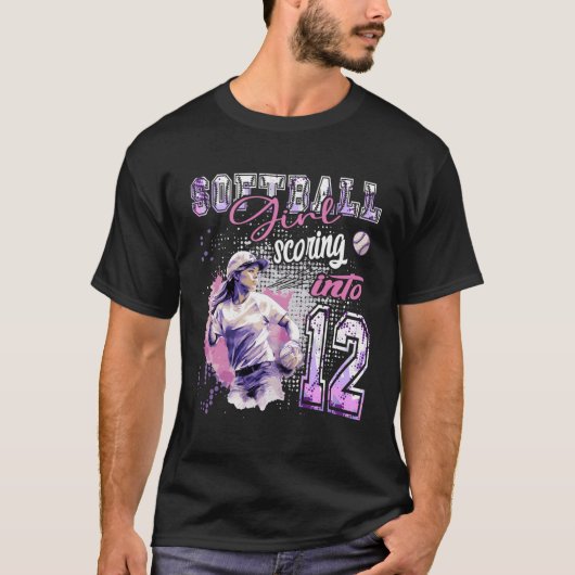 ソフトボールの女の子が12に得点 – レディース誕生日 Tシャツ (正面)
