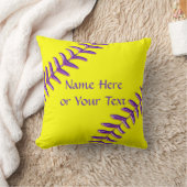 ソフトボールの装飾用クッション、紫色のステッチ、あなたの文字 クッション (ブランケット)