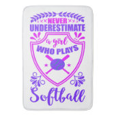 ソフトボールを持つ女の子を決して過小評価しな遊いこと バスマット (正面縦)