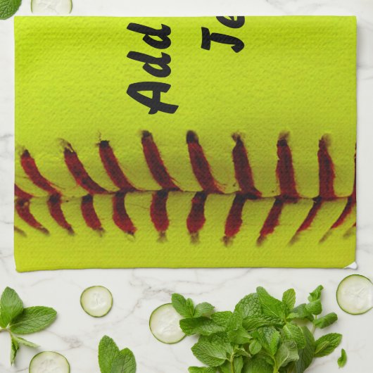 ソフトボールイエローソフトボールのスポーツチームコーチ キッチンタオル (折り畳み)