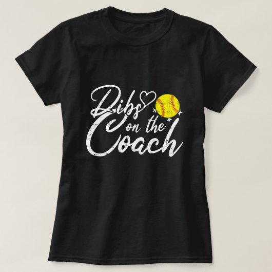ソフトボールコーチの妻 コーチに指名 Tシャツ (デザイン正面)