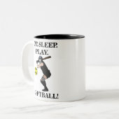 ソフトボールスポーツ選手 ツートーンマグカップ (正面左)