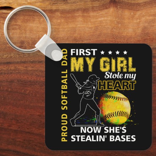 ソフトボ誇りを持ったールパパ最初に私の女の子は私のハートBaを盗んだ キーホルダー (正面)