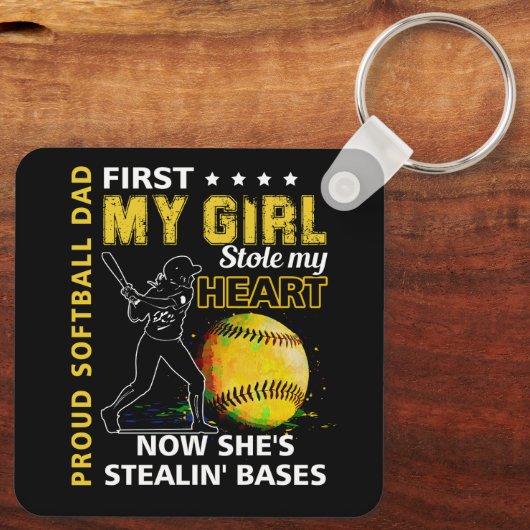 ソフトボ誇りを持ったールパパ最初に私の女の子は私のハートBaを盗んだ キーホルダー (裏面)