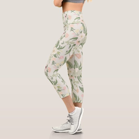 ソフトミントグリーンガーデンフラワーパターン カプリレギンス (左)