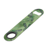 ソフトライムグリーンに舞う紫色のトンボ スピード栓抜き (正面アングル)