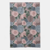 ソフトロマンス牡丹パターン – ミュートされたピンクとブルー キッチンタオル (縦)