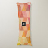 ソフト三角形のジオメトリパターン |モノグラムの | ボディピロー (正面縦)