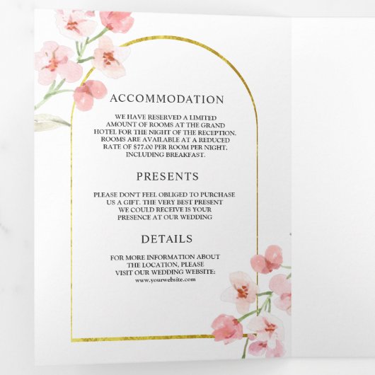 ソフト赤面ピンクさくらんぼブロッサムフローラ結婚アーチ 三つ折り招待状 (内部最初)