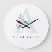 ソフト赤面ブルーフローラアルファベット名文字A ラージ壁時計 (正面)