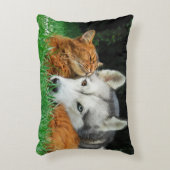 ソマリア猫とシベリアン·ハスキーのかわいい友人が集まる アクセントクッション (正面(垂直))