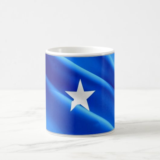 ソマリア – なびく国旗 –  コーヒーマグカップ (中央)