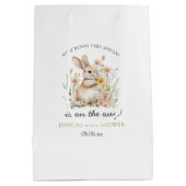 ソメイバニー特別ワイルドフラワーズ春ベビーシャワー ミディアムペーパーバッグ (裏面)