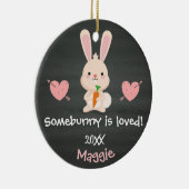 ソメバニーがピンクのバニー養子縁組の贈り物に愛される セラミックオーナメント (右)
