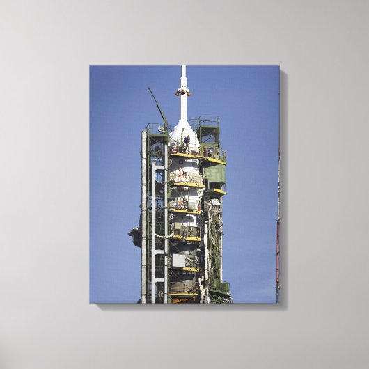 ソユーズロケットは位置に立てられる キャンバスプリント (正面)