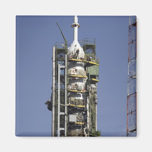 ソユーズロケットは位置に立てられる マグネット (正面)