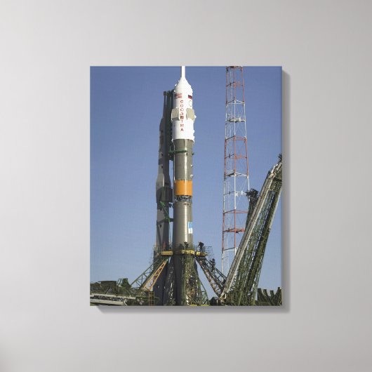 ソユーズロケットは位置2に立てられる キャンバスプリント (正面)