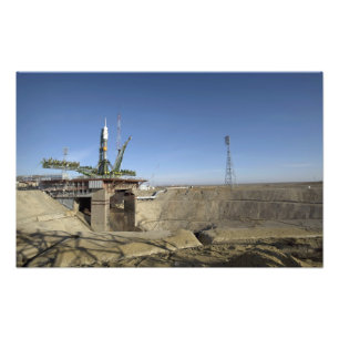 ソユーズロケットは位置2に立てられる フォトプリント