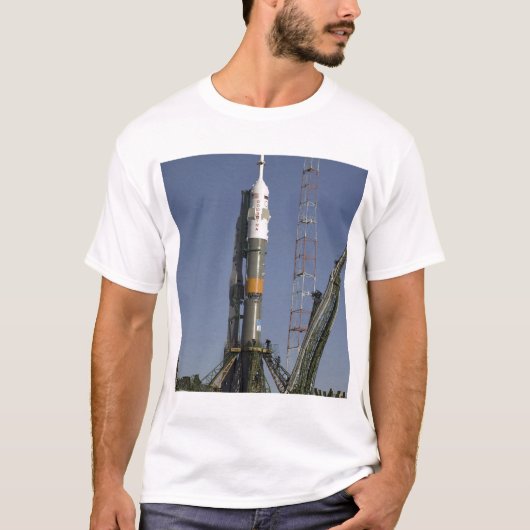 ソユーズロケットは位置2に立てられる Tシャツ (正面)