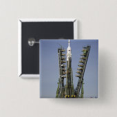 ソユーズロケットは位置4に立てられる 缶バッジ (正面&裏面)