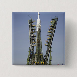 ソユーズロケットは位置4に立てられる 缶バッジ