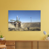 ソユーズロケットは位置5に立てられる キャンバスプリント (インサイチュ (リビング))