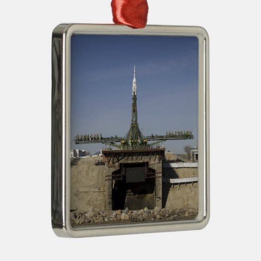 ソユーズロケットは位置6に立てられる メタルオーナメント (右)