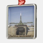 ソユーズロケットは位置6に立てられる メタルオーナメント (左)