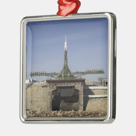 ソユーズロケットは位置6に立てられる メタルオーナメント (左)