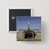 ソユーズロケットは位置6に立てられる 缶バッジ (正面&裏面)