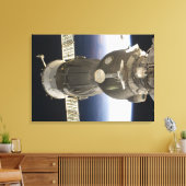 ソユーズ宇宙船が地球によってバックドロップ キャンバスプリント (インサイチュ (リビング))