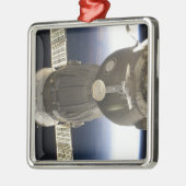 ソユーズ宇宙船が地球によってバックドロップ メタルオーナメント (左)