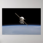 ソユーズTMA-11宇宙船は地球の水平上空に ポスター (正面)