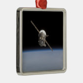 ソユーズTMA-11宇宙船は地球の水平上空に メタルオーナメント (右)