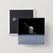 ソユーズTMA-11宇宙船は地球の水平上空に 缶バッジ (正面&裏面)