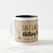ソルトレークシティー公証人公式スクロール羽毛羽クイル ツートーンマグカップ (正面左)