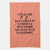 ソロハイキングは、あなたの限界に挑戦するチャンスである。 キッチンタオル (縦)