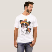 ソンブレロとサラペを着たフィエスタパピヨン犬 Tシャツ (正面フル)