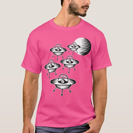 ソーサー飛んでいる攻撃 Tシャツ (正面)