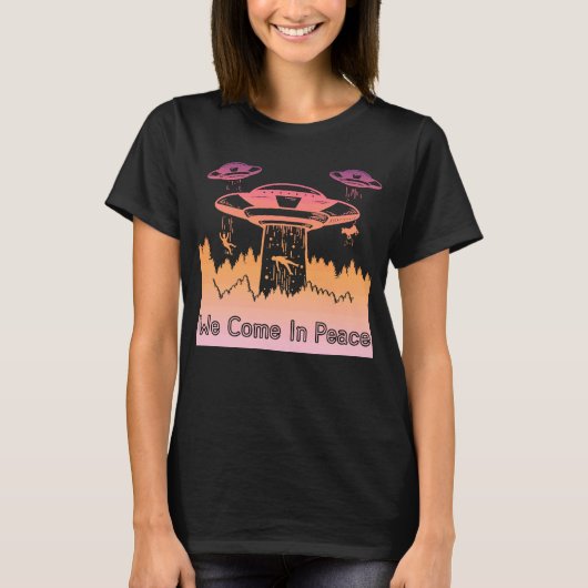 ソーサ飛んでいるーUFO宇宙飛行士はエイリアン11 Tシャツ (正面)
