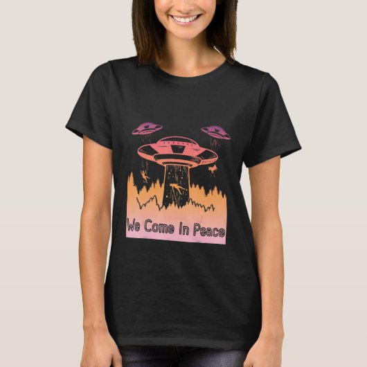 ソーサ飛んでいるーUFO宇宙飛行士はエイリアン12 Tシャツ (正面)
