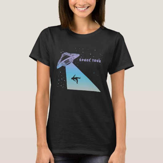 ソーサ飛んでいるーUFO宇宙飛行士はエイリアン5 Tシャツ (正面)