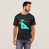 ソーサ飛んでいるーUFO宇宙飛行士はエイリアン7 Tシャツ (正面フル)