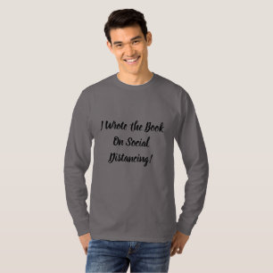 ソーシャルディスタンシングの指南書を書いた Tシャツ