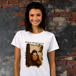ソーシャルディスタンスの達人サスクワッチ Tシャツ