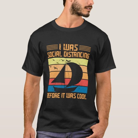 ソーシャルディスタンス セーリングはキャプテンセーリング Tシャツ (正面)