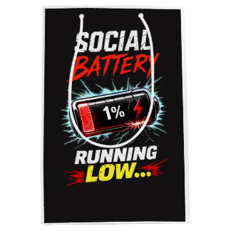 ソーシャルバッテリー残量少なめの面白い内向的Tシャツ ミディアムペーパーバッグ
